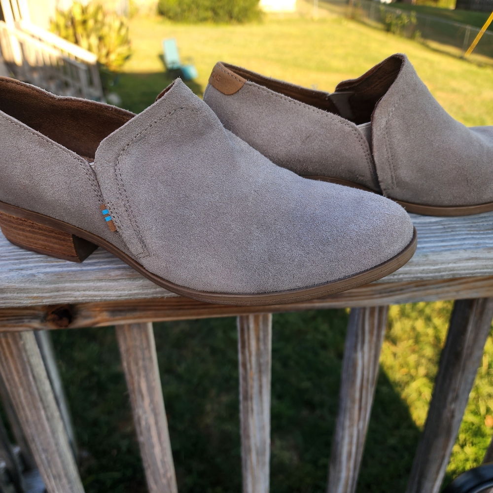 Toms- Women's Suede Slip-On Shoes
